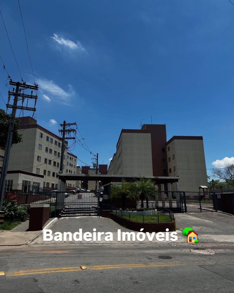 Condomínio Pimentas II
Para venda 
52 metros quadrados
2 Quartos 
Sala 
Cozinha 
Área de serviço 
Banheiro 
Cozinha 
Vaga para carro 
Portaria 24 hrs 
Playgruand 
Quadra esportiva em construção 
Valor R$ 135 MIL 
Aceita financiamento bancário 
O de entrada 
Use seu FGTS 

Faça já sua simulação